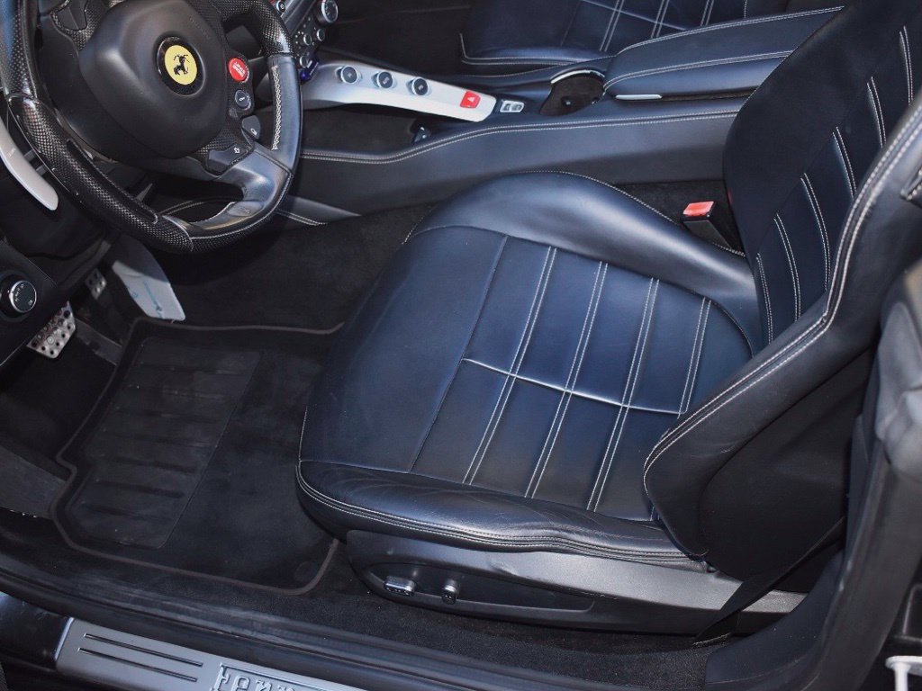 Used 2018 Ferrari California T RWD image 32