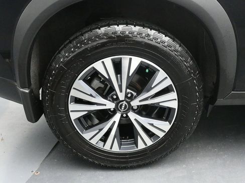 Used 2023 Nissan Rogue SV image 31