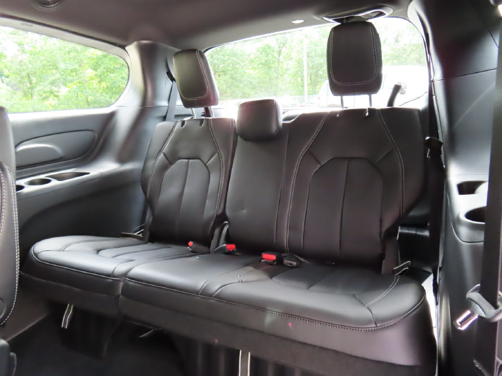 New 2027 Chrysler Pacifica Select FWD image 23