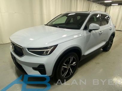 Used 2025 Volvo XC40 B5 Core