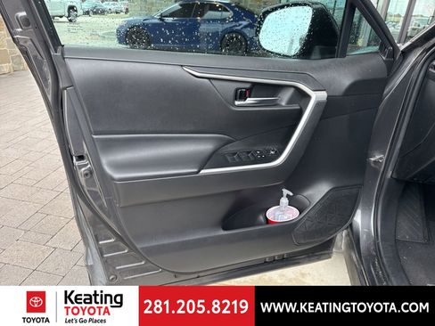 Used 2021 Toyota RAV4 XLE image 11