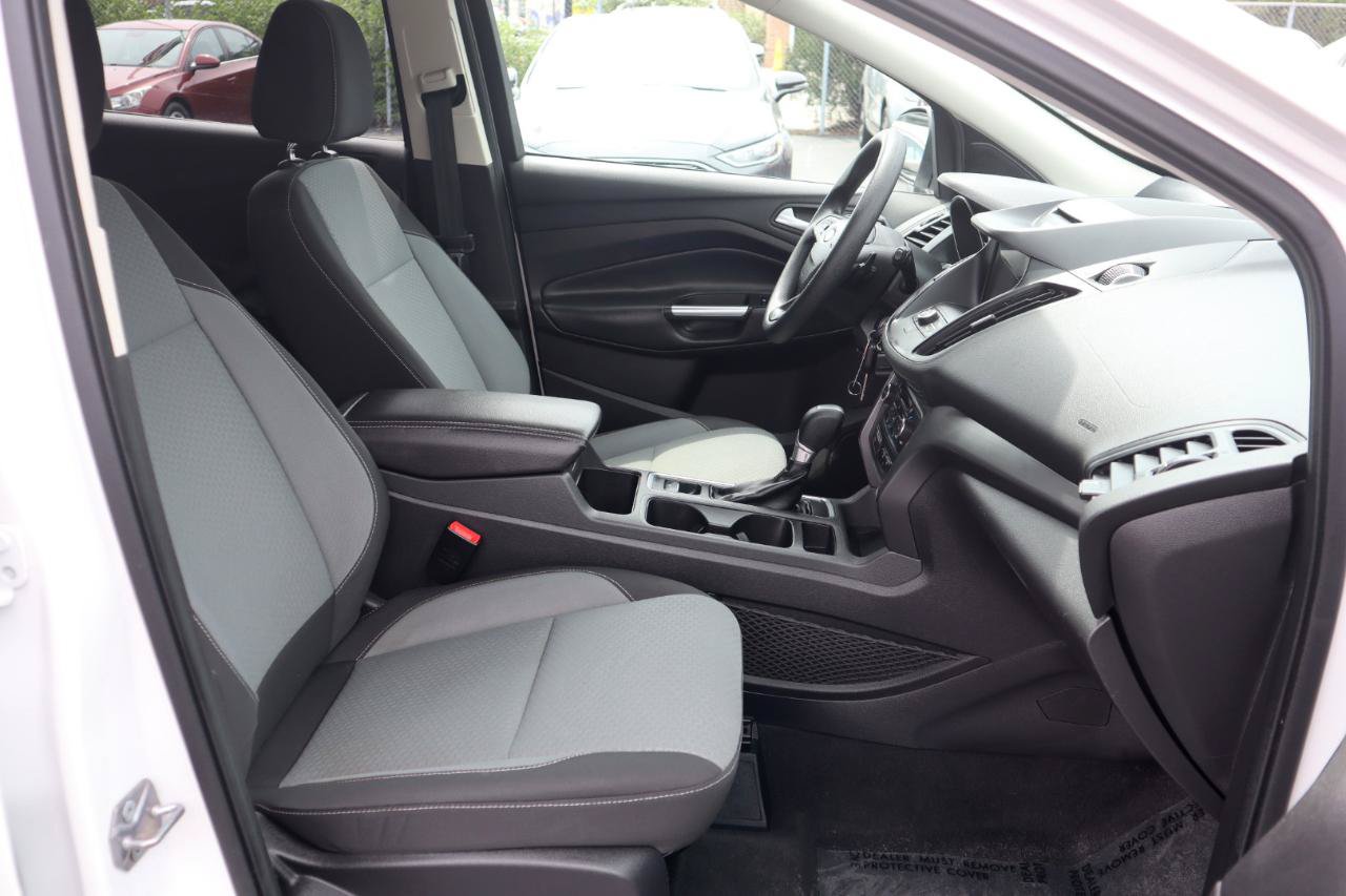 Used 2017 Ford Escape SE w/ Equipment Group 201A AWD/4WD image 9