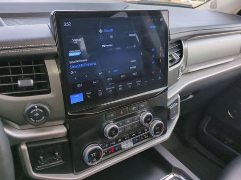 Used 2024 Ford Expedition XLT image 30