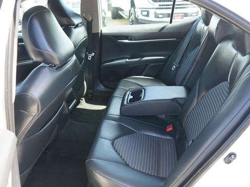 Used 2019 Toyota Camry SE FWD image 13
