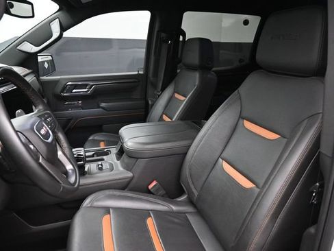 Used 2025 GMC Sierra 1500 AT4 w/ AT4 Premium Package AWD/4WD image 17