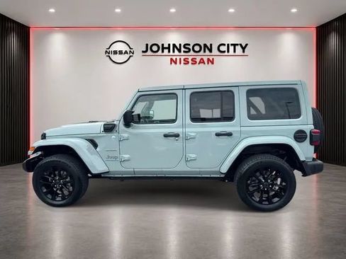 Used 2024 Jeep Wrangler Unlimited Sahara AWD/4WD image 8