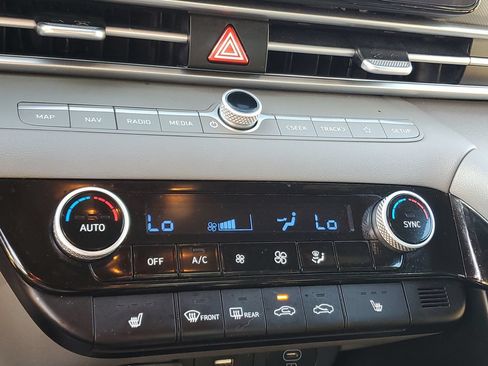 Used 2025 Hyundai Elantra SEL FWD image 22