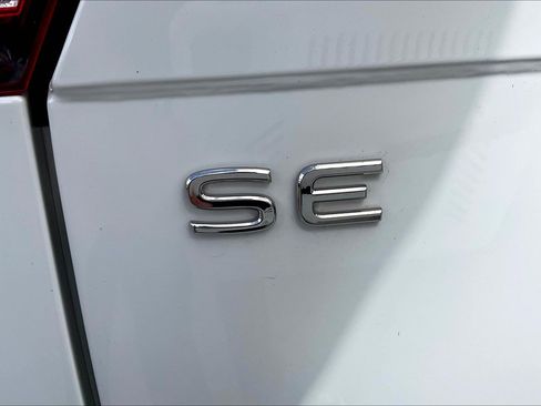 Certified 2022 Volkswagen Tiguan SE w/ Panoramic Sunroof Package image 31