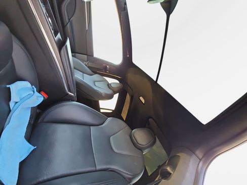 Used 2022 Tesla Model X image 29