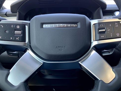 New 2025 Land Rover Discovery Dynamic SE image 22