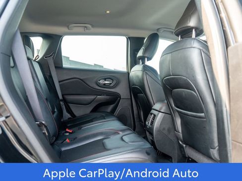 Used 2022 Jeep Cherokee Trailhawk image 11