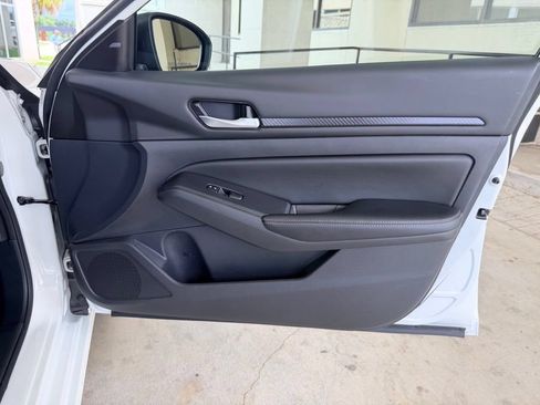 Used 2025 Nissan Altima 2.5 SV FWD image 35