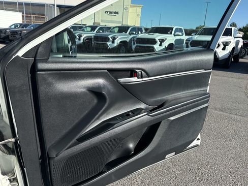 Used 2019 Toyota Camry SE FWD image 19