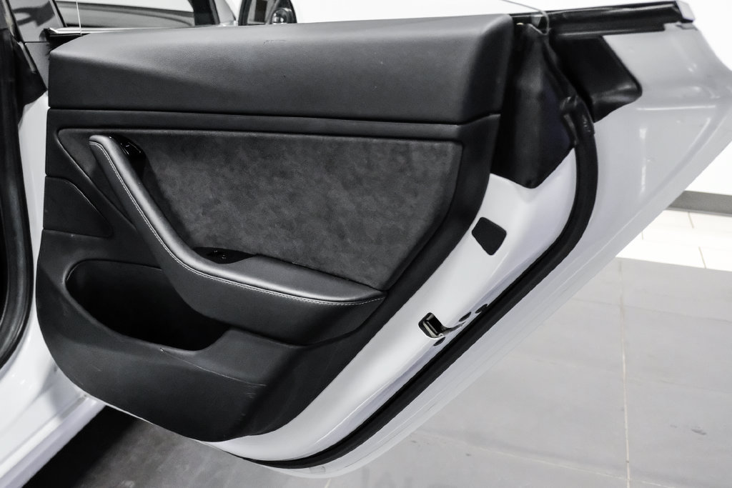 Used 2018 Tesla Model 3 Long Range RWD image 52