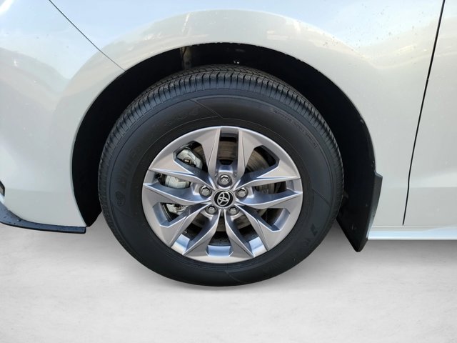 Used 2026 Toyota Sienna XLE FWD image 28