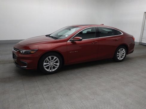 Used 2018 Chevrolet Malibu LT w/ Driver Confidence Package image 2