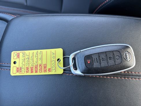 Used 2025 Nissan Sentra SR w/ SR Premium Package image 31