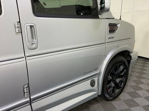 Used 2023 Chevrolet Express 2500 RWD image 7