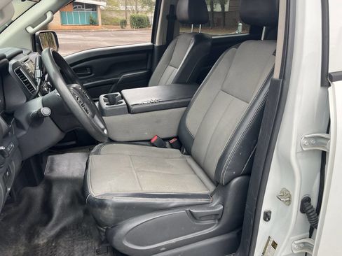 Used 2017 Nissan Titan S image 8