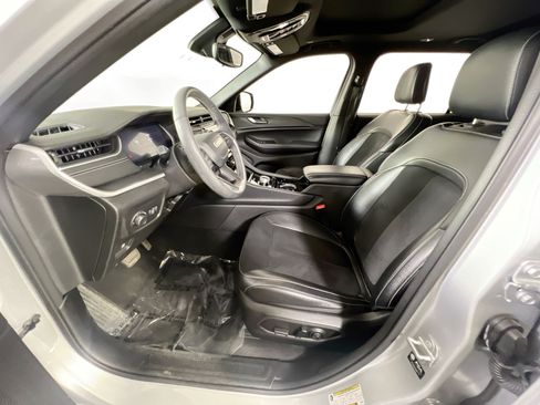 Used 2023 Jeep Grand Cherokee L Laredo AWD/4WD image 20