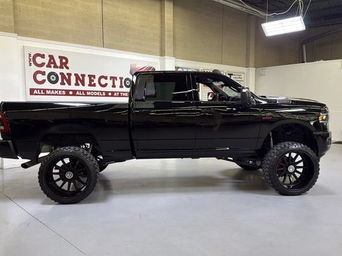 Used 2024 RAM 2500 Big Horn w/ Night Edition AWD/4WD image 8