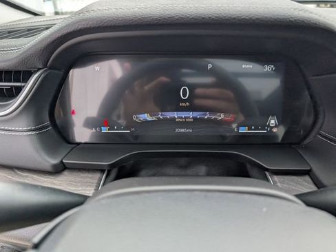 Used 2023 Jeep Grand Cherokee Limited w/ Luxury Tech Group II image 16