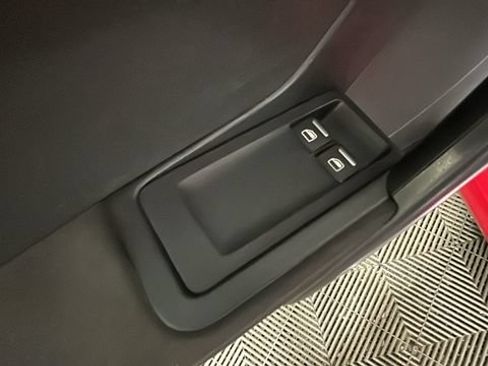 Used 2013 Volkswagen Beetle Turbo FWD image 10
