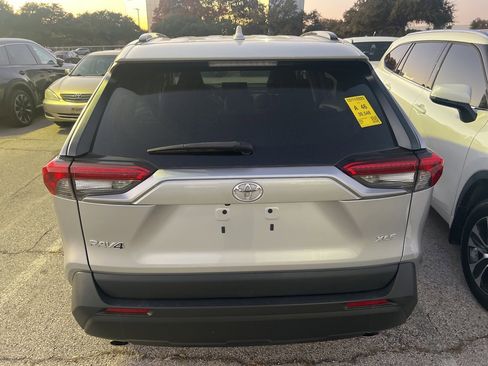 Used 2022 Toyota RAV4 XLE image 5