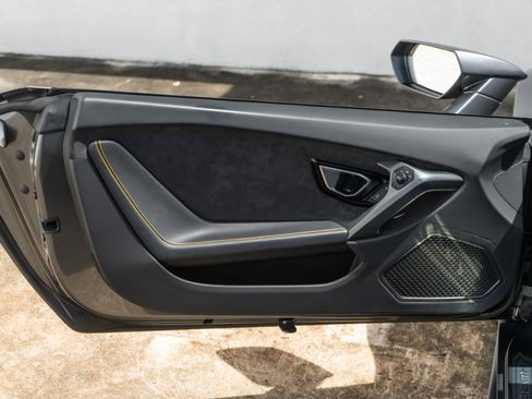Used 2015 Lamborghini Huracan LP 610-4 AWD/4WD image 35