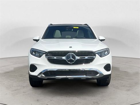 Used 2025 Mercedes-Benz GLC 300 4MATIC image 8