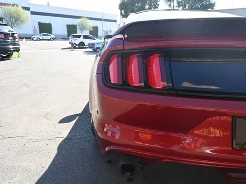 Used 2017 Ford Mustang GT w/ GT Performance Package image 9