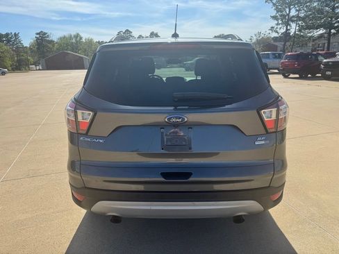Used 2018 Ford Escape SE w/ Ford Safe & Smart Package image 4