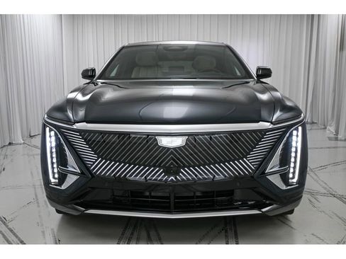 New 2026 Cadillac Lyriq Signature Luxury image 3