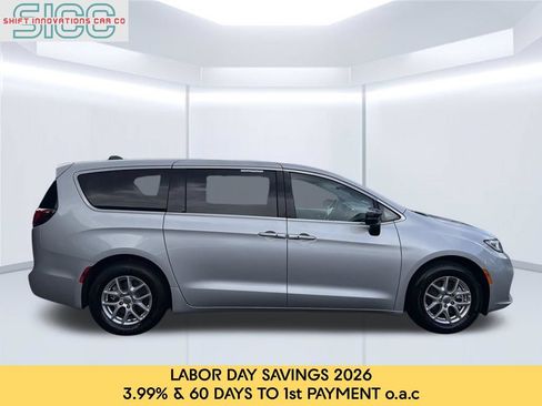 Used 2024 Chrysler Pacifica Touring-L FWD image 7