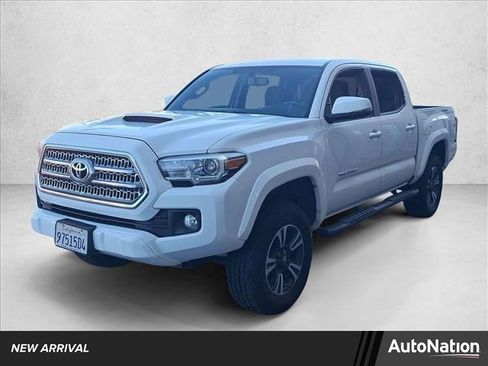 Used 2017 Toyota Tacoma TRD Sport w/ Tow Package image 1