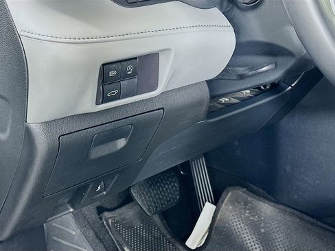 Used 2023 Toyota Highlander LE FWD image 10