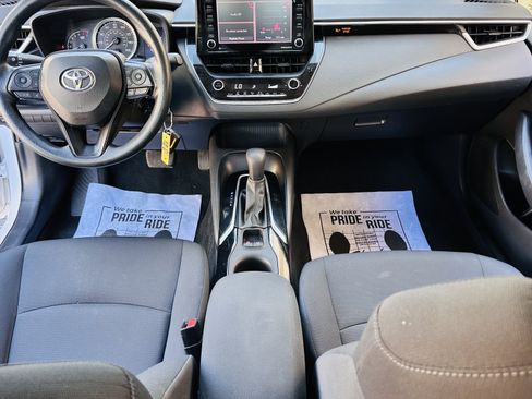 Used 2022 Toyota Corolla LE image 19