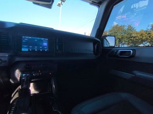 Used 2022 Ford Bronco Black Diamond image 3