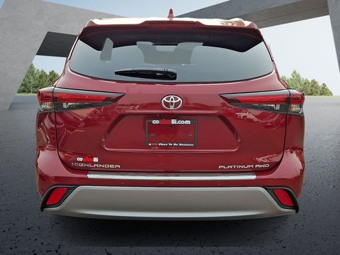 Certified 2024 Toyota Highlander Platinum AWD/4WD image 5