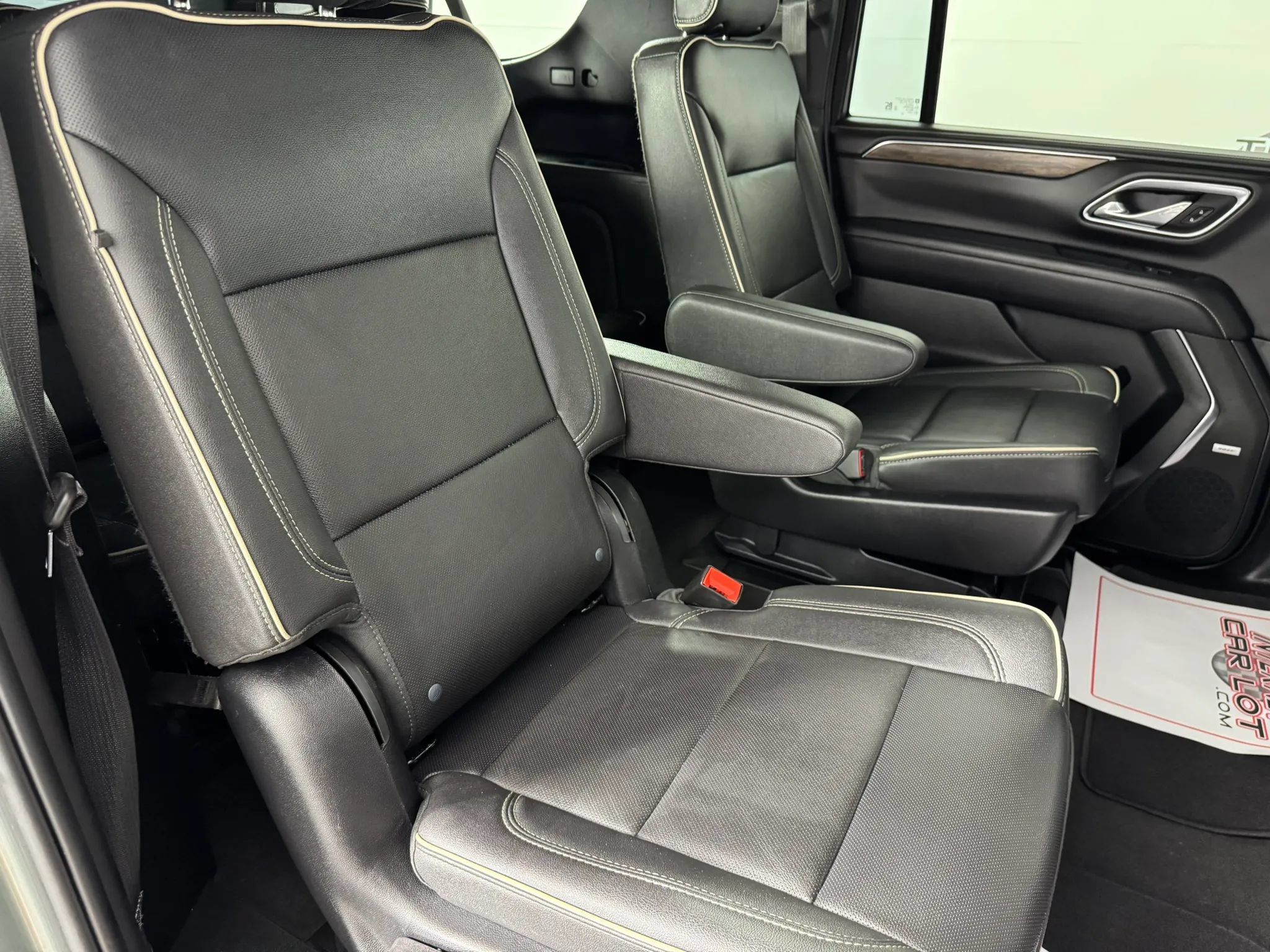 Used 2023 Chevrolet Suburban Premier AWD/4WD image 39