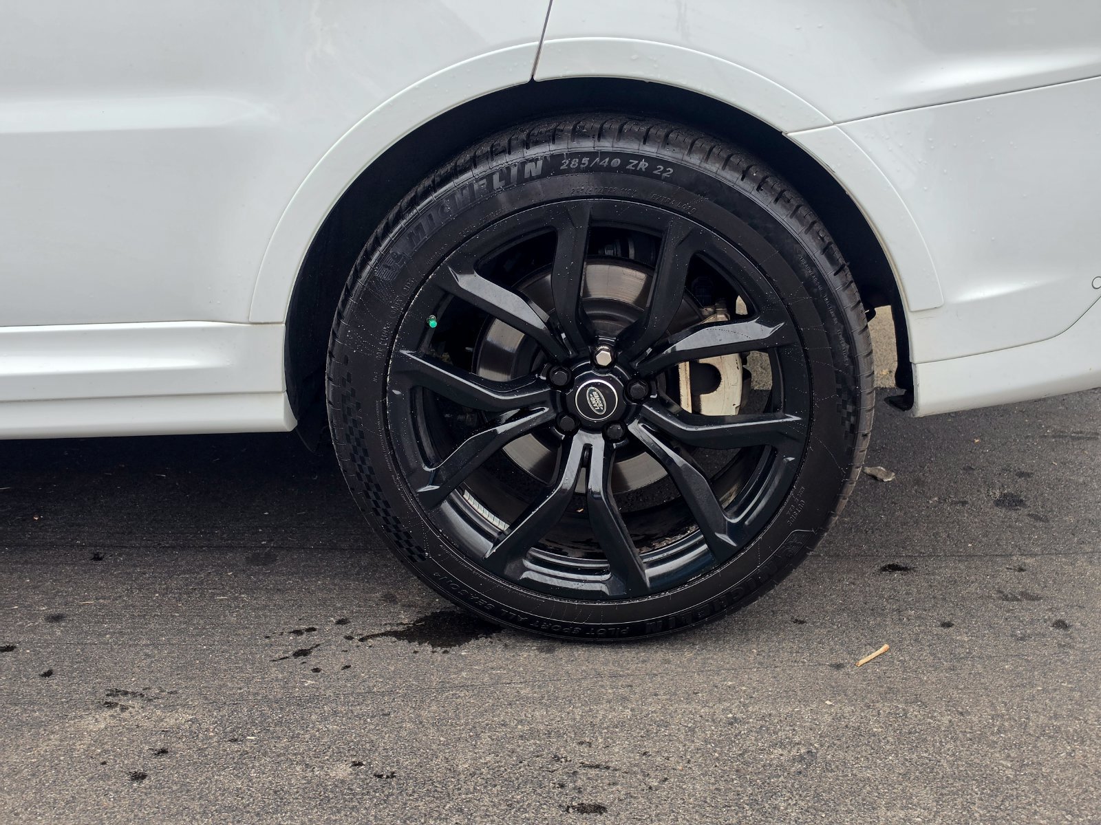 Used 2020 Land Rover Range Rover Sport SVR AWD/4WD image 3
