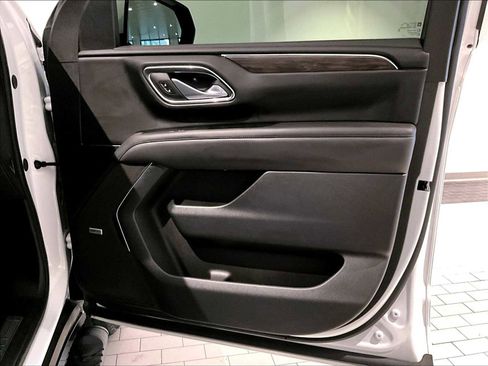 Used 2024 Chevrolet Suburban Z71 image 27