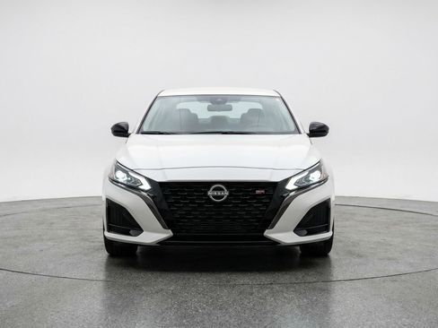 Used 2025 Nissan Altima 2.5 SR image 2