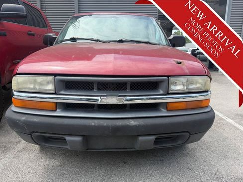 Used 2000 Chevrolet S10 Pickup LS w/ Preferred Equipment Group RWD image 2