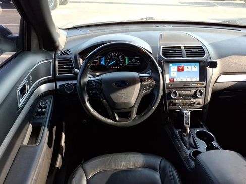 Used 2017 Ford Explorer XLT w/ Equipment Group 202A image 11