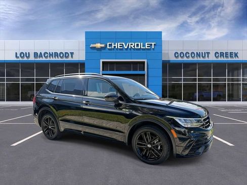 Used 2022 Volkswagen Tiguan SE R-Line FWD image 2
