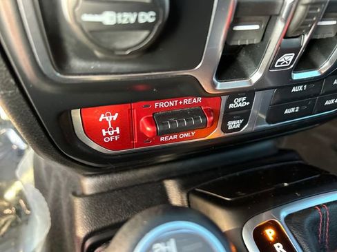 Used 2020 Jeep Gladiator Rubicon w/ Dual Top Group image 25