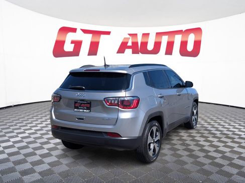 Used 2017 Jeep Compass Latitude w/ Popular Equipment Group FWD image 4