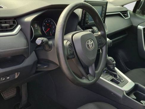 Used 2020 Toyota RAV4 LE AWD/4WD image 9
