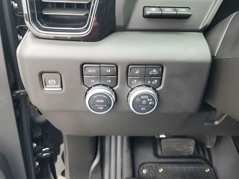 Used 2024 GMC Sierra 3500 AT4 w/ AT4 Premium Plus Package image 33